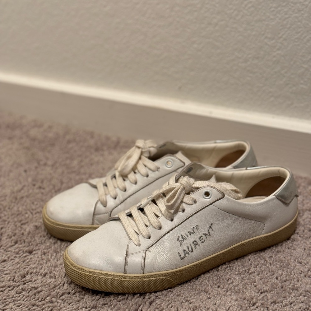 Saint Laurent Court Classic SL/06 Logo
Low Top Sneaker (Women)